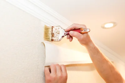 Pose de papier peint à Cendras — revêtements muraux et toiles de verre
